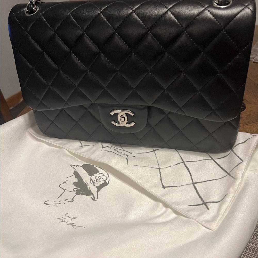 CHANEL - Picture 2 of 9